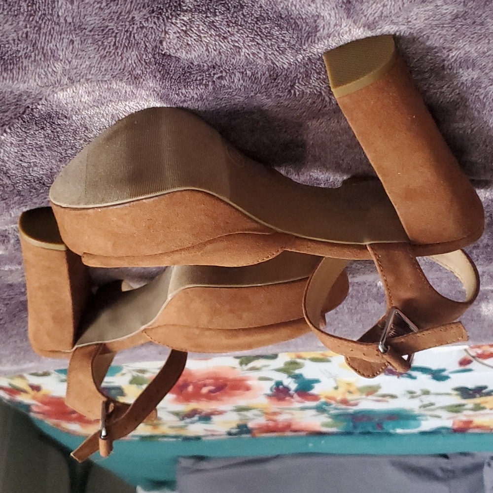 Heels - Picture 3 of 3